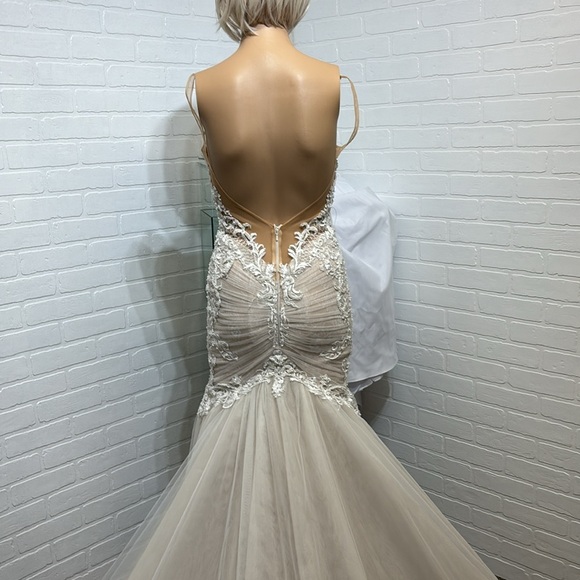 Isabella Talya Ivory Wedding Dress Fit & Flare with Train Size 0 - Picture 11 of 16